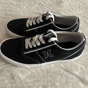NWOT ✨ Hurley Kayo Lace Up ✨size 8. Ordered the wrong size, never worn.